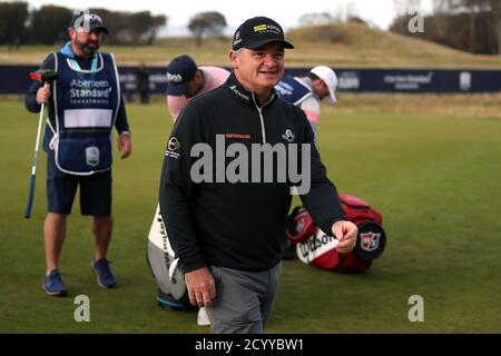 Schottlands Paul Lawrie nach Abschluss seiner Runde während der zweiten Runde der Aberdeen Standard Investments Scottish Open im Renaissance Club, North Berwick. Stockfoto