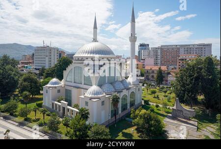 Shkodra, Albanien. Juni 2020. Blick auf die zentrale Moschee Shkodra, auch EBU-Bekr-Moschee genannt. Quelle: Peter Endig/dpa-Zentralbild/ZB/dpa/Alamy Live News Stockfoto