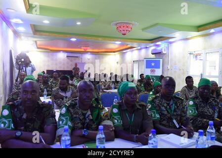 AMISOM zivil-militärische Koordinationsbeamte nehmen am 13. September 2019 an einem Kurs über CIMIC in Mogadischu, Somalia, Teil. Stockfoto