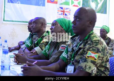 AMISOM zivil-militärische Koordinationsbeamte nehmen am 13. September 2019 an einem Kurs über CIMIC in Mogadischu, Somalia, Teil. Stockfoto