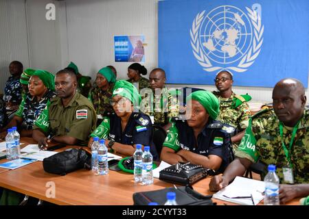 AMISOM zivil-militärische Koordinierungsbeamte nehmen am 13. September 2019 an einem Kurs zur Projektplanung in Mogadischu, Somalia, Teil. Stockfoto