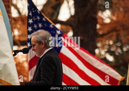 Gettysburg, PA, USA - November 11. 2012: Der bekannte Filmregisseur Steven Spielberg spricht bei der jährlichen Veranstaltung zur Erinnerung an Lincoln's Address im Soldi Stockfoto