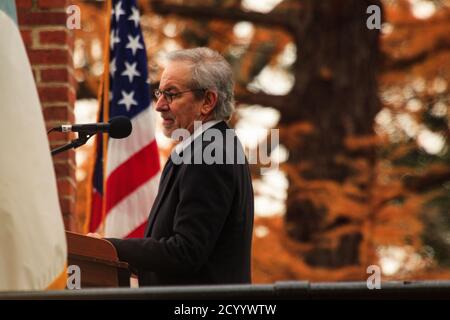 Gettysburg, PA, USA - November 11. 2012: Der bekannte Filmregisseur Steven Spielberg spricht bei der jährlichen Veranstaltung zur Erinnerung an Lincoln's Address im Soldi Stockfoto