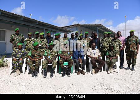 Am 2. April 2018 nahmen Teilnehmer der Mission der Afrikanischen Union in Somalia (AMISOM) an einem Workshop für Kommunikations- und Informationstechnologie in Mogadischu, Somalia, Teil. Der Workshop wurde vom Unterstützungsbüro der Vereinten Nationen in Somalia (UNSOS) unterstützt und zielte auf die Verbesserung von Kommunikation und Technologie im Rahmen der AMISOM-Operationen ab. Stockfoto