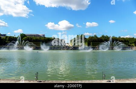 Die Neptunbrunnen Wassershow in den Gärten von Versailles - Frankreich Stockfoto