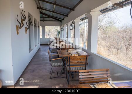 Speisesaal, Esszimmer im Onguma Safari Camp, Namibia, Afrika Stockfoto