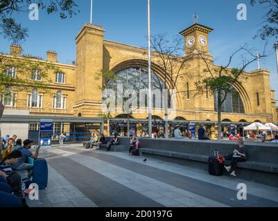 Die historische Fassade des London Kings Cross Railway Station. Stockfoto