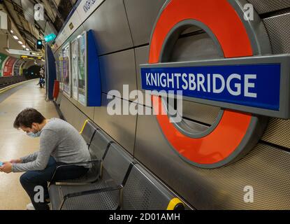 U-Bahn-Station London Knightsbridge. Stockfoto