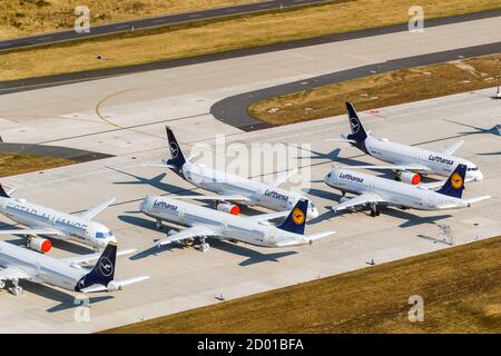 Berlin, 19. August 2020: Gelagerte Lufthansa Flugzeuge Coronavirus Corona Virus COVID-19 am Flughafen Berlin Brandenburg BER Stockfoto