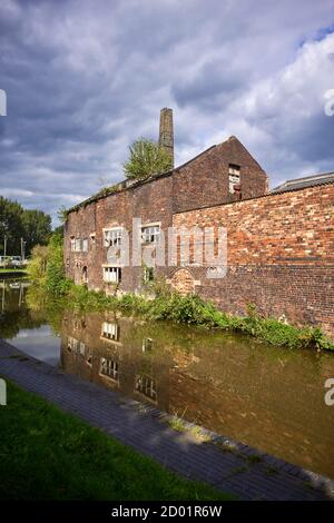 Verlassene und verlassene Töpferarbeiten in der Middleport Gegend von Stoke on Trent neben dem Trent und Mersey Kanal Stockfoto