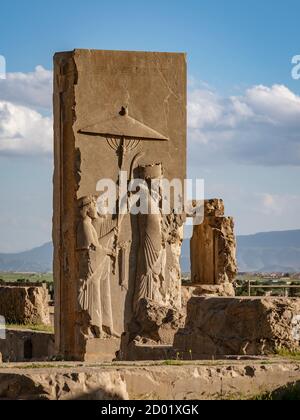 Bas-Relief Schnitzereien an Persepolis in Schiraz, Iran Stockfoto