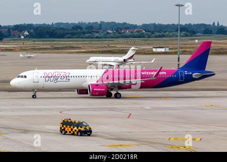 Hannover, 9. August 2020: Flugzeug Wizzair Airbus A321neo am Flughafen Hannover in Deutschland. Airbus ist ein europäischer Flugzeughersteller mit Sitz in Stockfoto