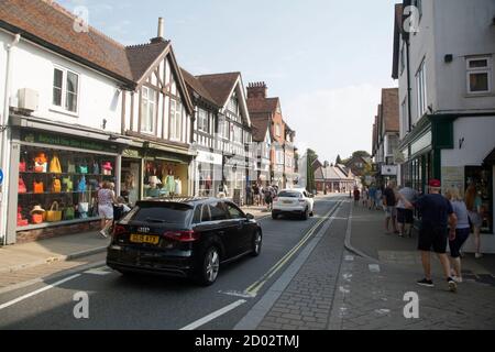Lyndhurst, Hampshire, England, 16. September 2020, Menschen in der High Street (A35) durch die Stadt. Stockfoto