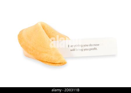 Fortune-Cookie mit leerer Slip-Vorhersage isoliert auf weißem Hintergrund. Stockfoto