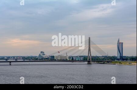 Vanšu (Kabelbrücke) Brücke über Daugava Stockfoto
