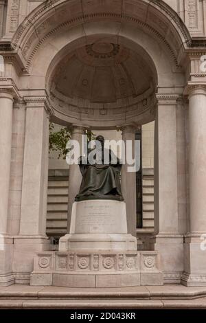 William Cullen Bryant Skulptur im Bryant Park NYC Stockfoto