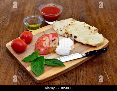 Frische Bio-gesunde einfache Mahlzeit Kit Zutaten bereit, um zuzubereiten Köstliche italienische Mahlzeiten mit Freunden und Familie zu teilen Stockfoto