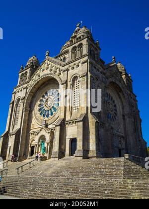 Romanisch-byzantinische Inspiration die Basilika, die Santa Luzia und dem Heiligen Herzen Jesu gewidmet ist, ist das Werk des Architekten Miguel Ventura Terra. Stockfoto