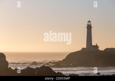 Pigeon Point Lighthouse bei Sonnenuntergang in Kalifornien Stockfoto