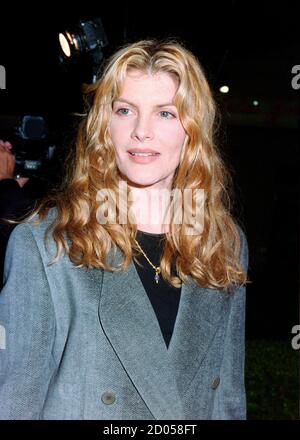 ARCHIV: LOS ANGELES, CA. 8. März 1995: Schauspielerin Rene Russo bei der Premiere von 'Bye Bye Love' in Los Angeles. Datei Foto © Paul Smith/Featureflash Stockfoto