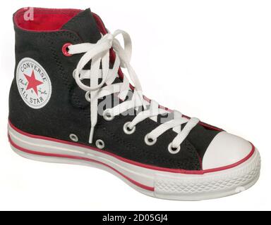 Black converse with red stripe online