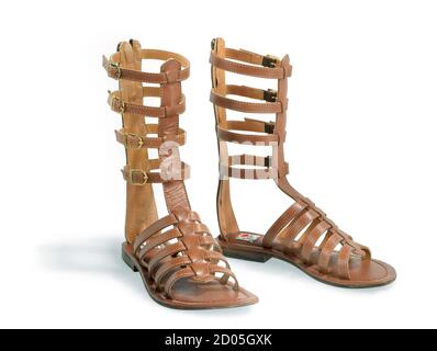 Ein Paar von I love JC hellbraunem Leder Gladiator Sandalen auf weißem Hintergrund fotografiert Stockfoto