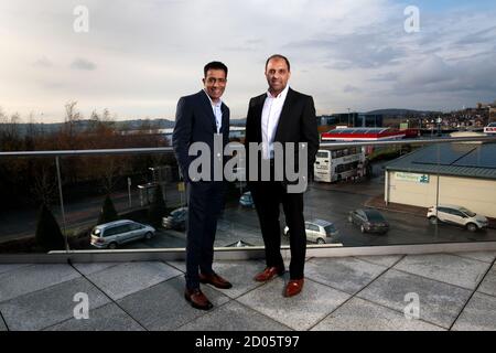 Bild zeigt EG-Gründer Mohsin, links, und Zuber Issa in Blackburn 13. Nov 2019. (Foto/Jon Super 07974 356-333) Stockfoto