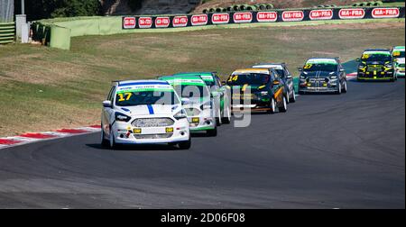 Vallelunga, Rom, Italien, 13. september 2020. Ford Ka Meisterschaft Wettbewerb Gruppe von Rennwagen in Aktion auf der Strecke Stockfoto