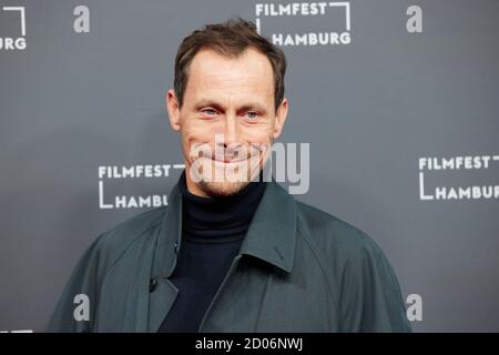 Hamburg, Deutschland. Oktober 2020. Marc Hosemann, Schauspieler, kommt zur Vorführung des 22-jährigen und nun neu restaurierten Kinofilms "kurz und schmerzlos" auf dem Filmfest Hamburg. Quelle: Georg Wendt/dpa/Alamy Live News Stockfoto