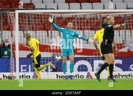 Erling HAALAND (Borussia Dortmund) nach dem Tor für 2.2, schaltet ab. Manuel NEUER (Torwart FC Bayern München) beschwert sich, Aktion. Fußball, DFL Supercup 2020, Finale, FC Bayern München - Borussia Dortmund 3-2, am 30. September 2020, ALLIANZAREN A. KEIN ZWEITER (RE-) VERKAUF INNERHALB 48h NACH ANSTOSS-REDAKTIONELLER VERWENDUNG. Die DFL-Vorschriften verbieten die Verwendung von Fotos als Bildsequenzen und/oder quasi-Video. Foto: Hans Rauchsteiner/Pool via SVEN SIMON Fotoagentur GmbH & Co. Pressefoto KG # Prinzessin-Luise-Str. 41 # 45479 M uelheim/R uhr # Tel 0208/9413250 # Fax. 0208/9413260 # GLS Bank # BLZ 430 60 Stockfoto