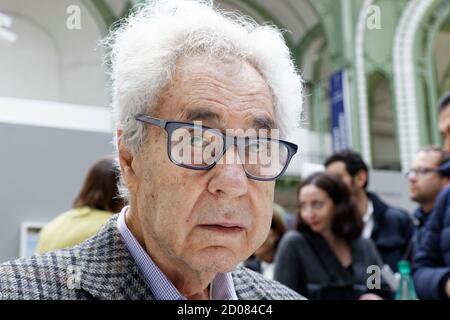 Paris, Frankreich. November 2016. Elliott Erwitt widmet sein Buch The House Around the World im Grand Palais in Paris Stockfoto