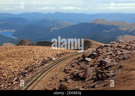 Gleise für die Pikes Peak Cog Railway. Stockfoto