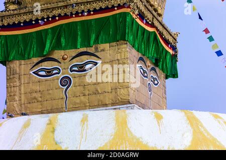 Swayambhunath, auch Monkey Temple genannt, liegt im Herzen von Kathmandu, Nepal und ist bereits von der UNESCO zum Weltkulturerbe erklärt worden Stockfoto