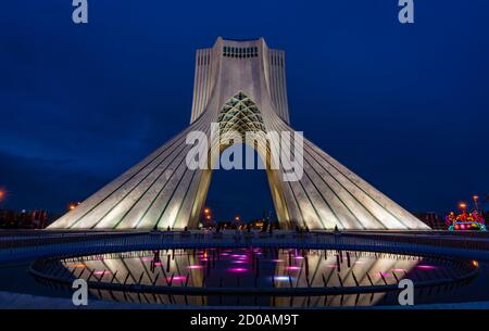 Colombo, Iran - Azadi Turm wurde gebaut, um Commerate 2500 Jahre König Regel - Weniger als ein Jahrzehnt vor der letzte König wurde abgesetzt. Stockfoto