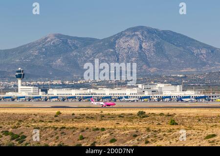 Athen, Griechenland - 22. September 2020: Wizzair Airbus A320 am Flughafen Athen in Griechenland. Stockfoto