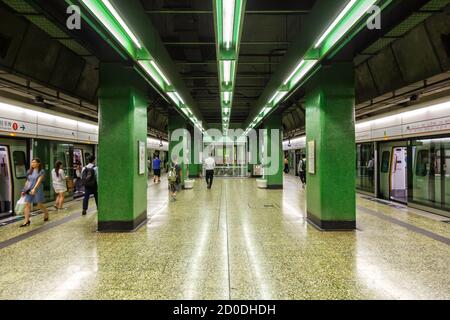 Hongkong, China - 19. September 2019: Metro Hongkong U-Bahn Hongkong MTR Tai wo Hau Station in China. Stockfoto