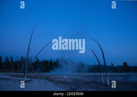 Sonnenuntergang im Fountain Paint Pots, Lower Geyser Basin, Yellowstone National Park, Wyoming, USA Stockfoto