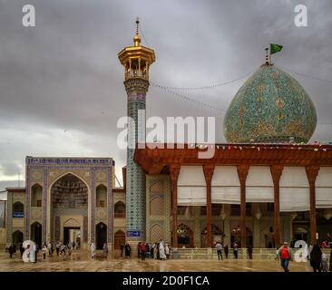 Shiraz, Iran - 2019-04-09 - Shah Ceragh Heiligtum - Innenhof. Stockfoto