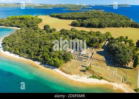 Luftaufnahme der Verige Bucht mit den Ruinen von Römische Villa im Brijuni Nationalpark Stockfoto