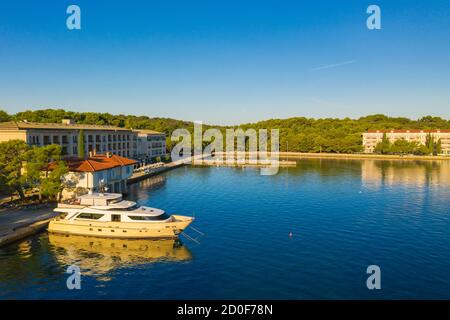 Luftaufnahme von Hotels auf den Brijuni Inseln, Kroatien Stockfoto