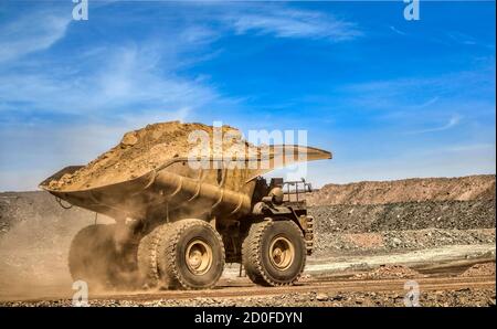 Kalgoolie Bergbaustadt in Western Australia Bergbau-LKW bewegt Boden Stockfoto