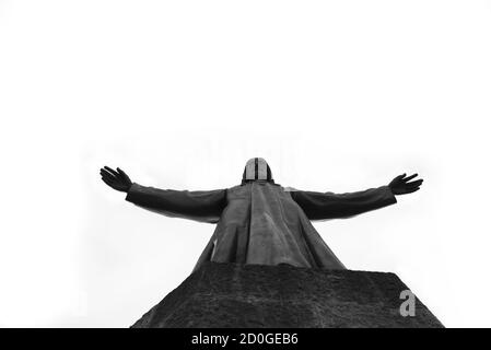 BARCELONA, KATALONIEN, SPANIEN - 02. OKTOBER 2016: Jesus Christus Statue (von Josep Miret) am Tempel Expiatori del Sagra Cor auf dem Gipfel des Tibidabo Stockfoto