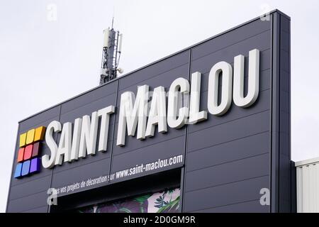 Bordeaux , Aquitaine / Frankreich - 09 25 2020 : saint-Maclou Logo und Zeichen auf Eingang Store Kette Marke Home Design-Shop in frankreich Stockfoto