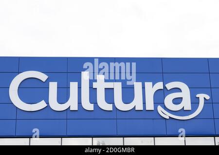 Bordeaux , Aquitaine / Frankreich - 09 25 2020 : cultura blau Logo Zeichen Text für kulturelle Buchhandlung Fassade Stockfoto