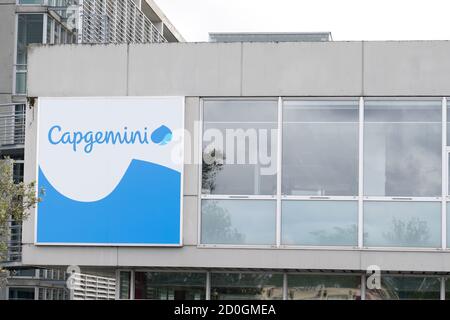 Bordeaux , Aquitaine / Frankreich - 09 25 2020 : Capgemini Logo Zeichen der französischen multinationalen professionellen Dienstleistungen für Unternehmensberatung Corporation Stockfoto