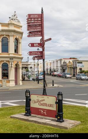 Wegweiser für das viktorianische historische Viertel in Oamaru, Otago, Neuseeland Stockfoto