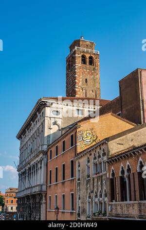 Die San Geremia, elegante Kirche aus dem 18. Jahrhundert in Venedig, Italien. Wallfahrtsort, in dem die Reliquien der heiligen Lucy untergebracht sind Stockfoto