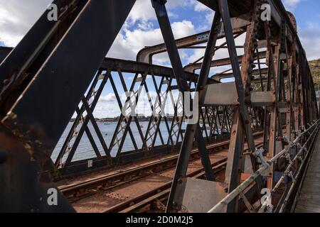 Barmouth Eisenbahnbrücke über die Mawddach Mündung auf dem Wales Küste Stockfoto