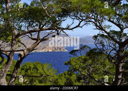 Karpathos, eine herrliche griechische Insel, die vom Mittelmeer gespült wird. Stockfoto