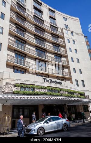 London, UK, April 1, 2012 : The Dorchester Hotel Business on Park Lane Mayfair Hyde Park, das ist ein beliebtes Reiseziel touristischen Wahrzeichen der Stockfoto